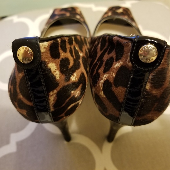 MICHAEL KORS CHEETAH YORK PLATFORM PEEPTOE HEELS - Picture 4 of 6
